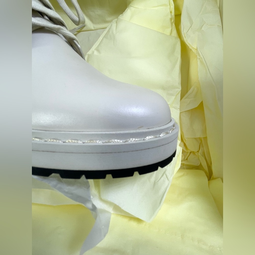 Fendi Karligraphy Cream Combat Boots. NWB.Minor Flaws. - Picture 16 of 17